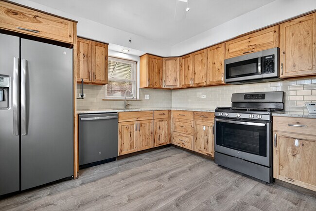 Building Photo - 6408 W Raven St