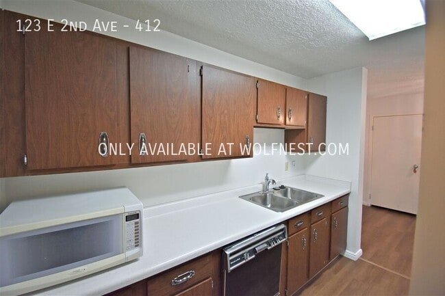 Building Photo - Stunning Downtown SLC Condo - Prime Locati...