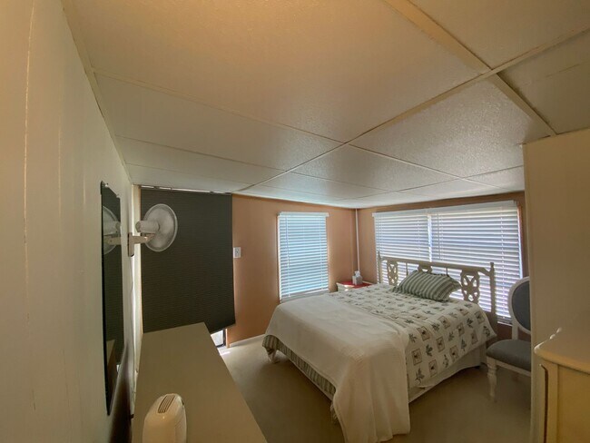Building Photo - Holiday Park *short or long term rental av...