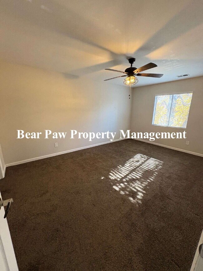 Building Photo - "Charming 2-Bed, 2-Bath Condo!"