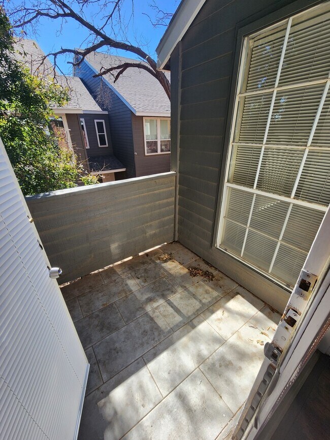 Building Photo - 1 bed 1 bath condo