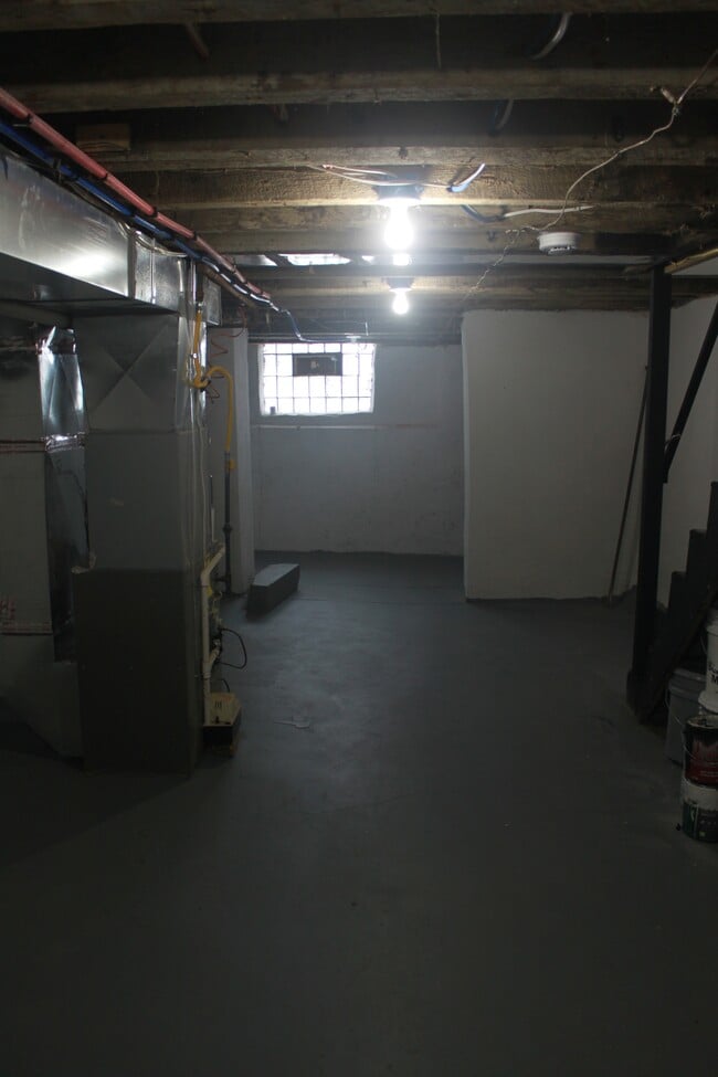 Building Photo - 3355 Argyle St