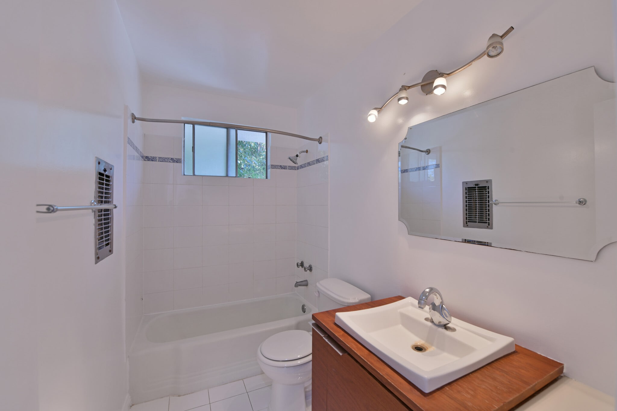 Building Photo - 1436 S Bedford St