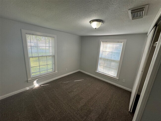Building Photo - 512 Rice St
