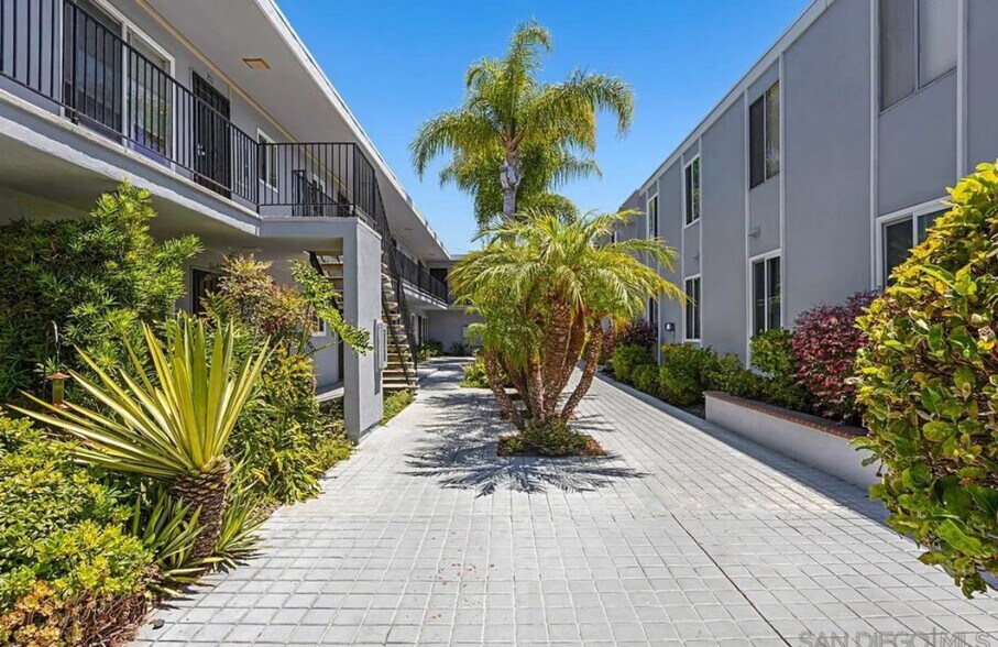 Building Photo - 4750 Noyes St