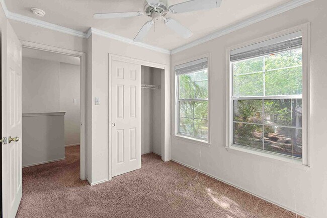 Building Photo - Plum Creek - 3 Bedroom / 2.5 Bathroom Home - 2 Car Garage - Fenced Backyard