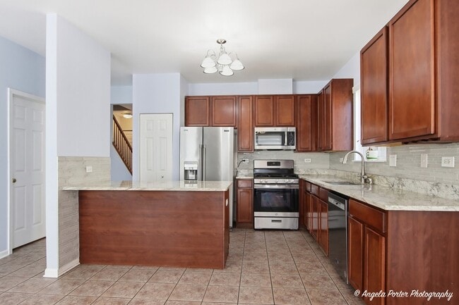 Building Photo - 749 S Parkside Dr