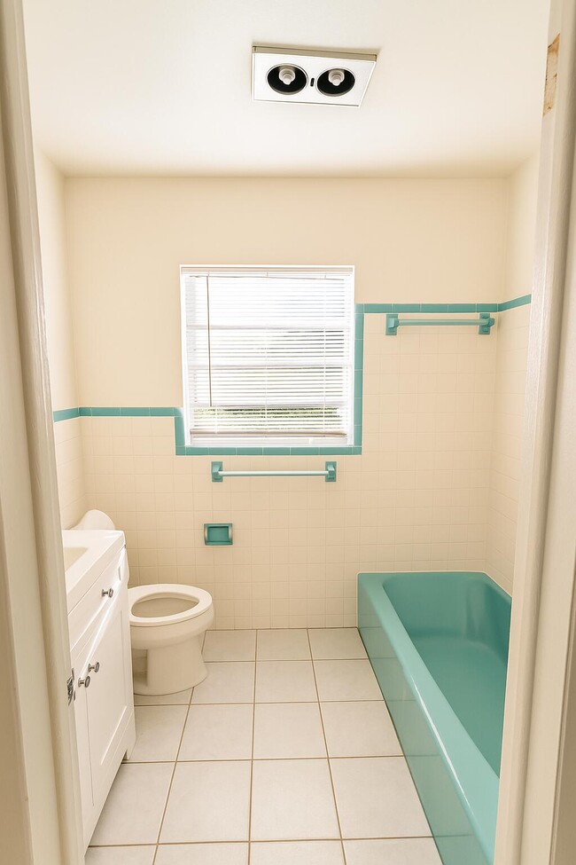 Building Photo - 1017 SE 3rd St