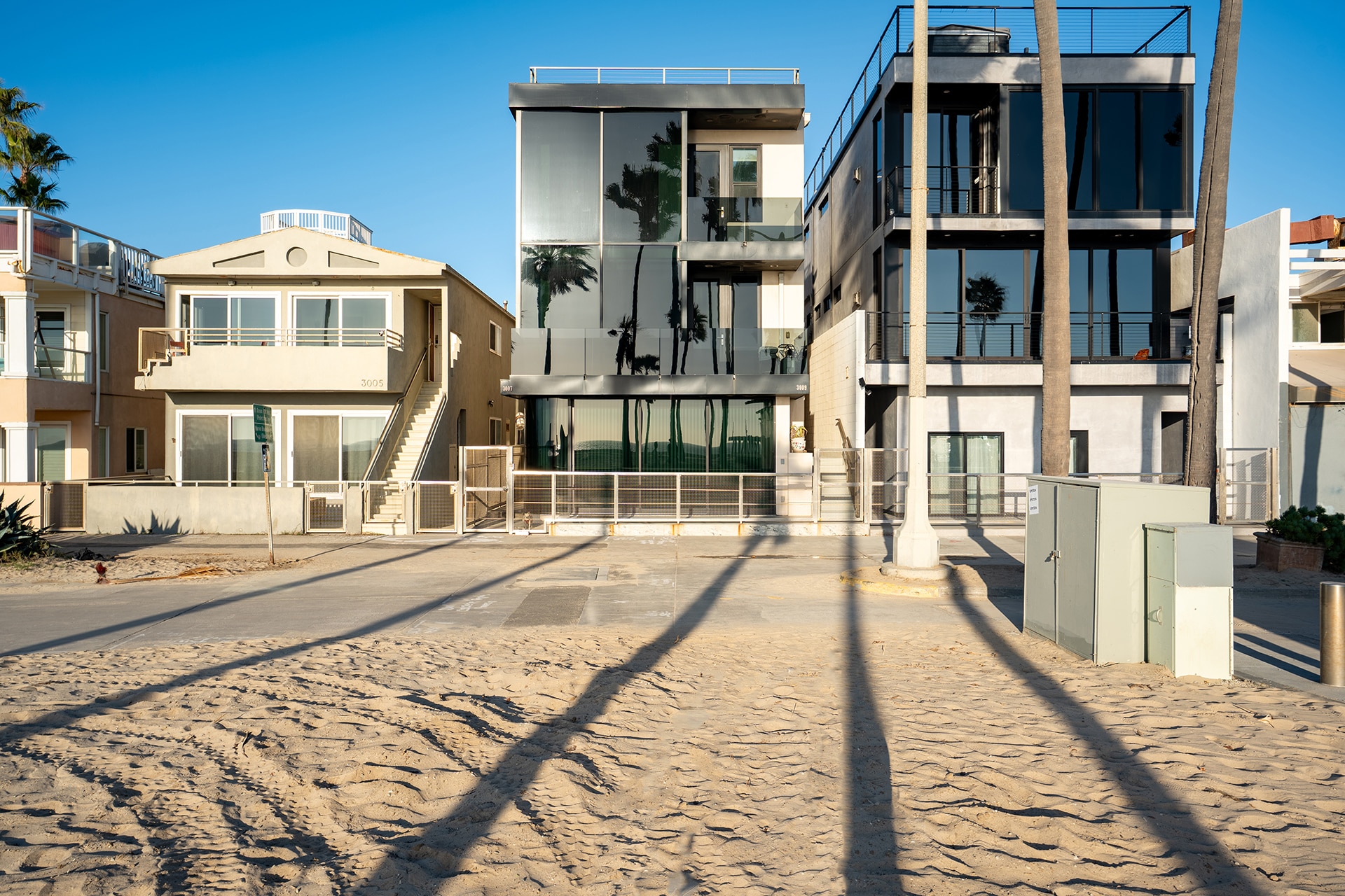 Building Photo - 3009 Ocean Front Walk