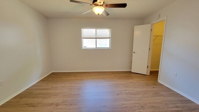 Building Photo - Fantastic 3 Bed/ 2 bath + Den ~ UTC Distri...