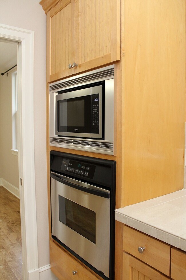 Building Photo - Spacious 4 BDR Legend & Renaissance Constr...