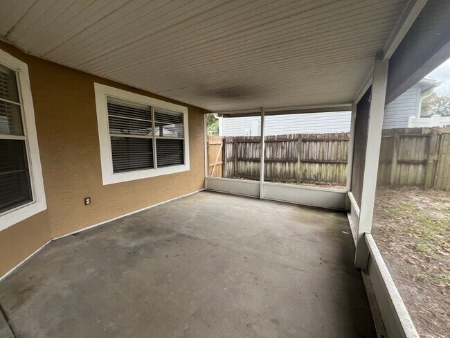 Building Photo - SPACIOUS 3 Bedroom, 2 Bathroom Ekana Point...