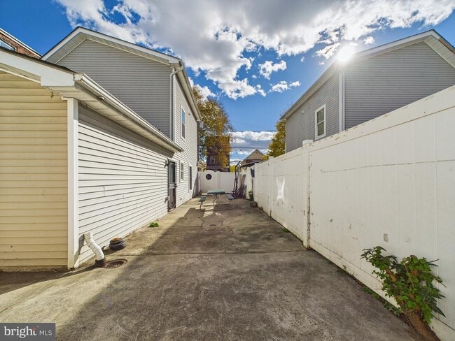 Building Photo - 3951 Aspen St