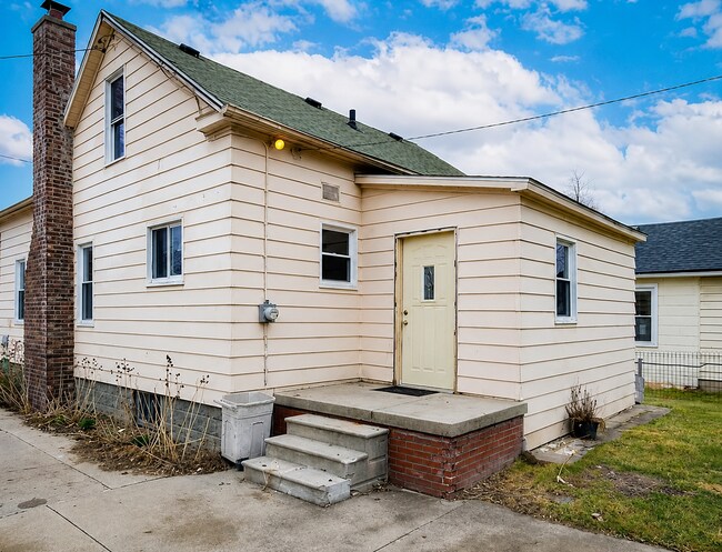 Building Photo - 1543 Maine St