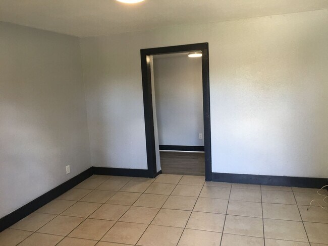 Building Photo - Remodeled 3-Bedroom Ranch Home Near UT and...