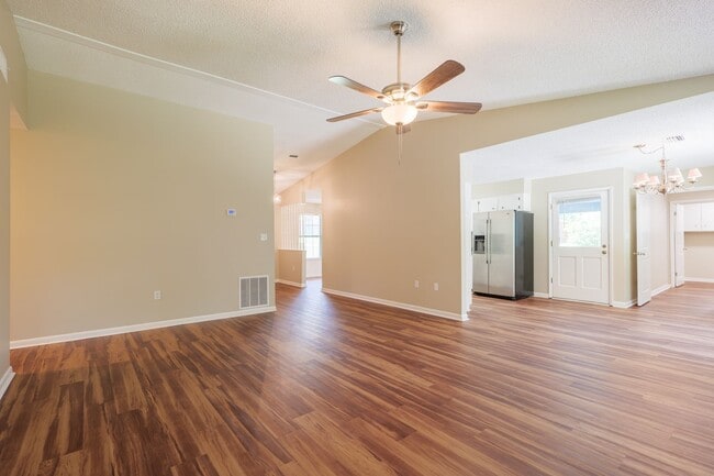 Building Photo - Great home in Wood Valley!