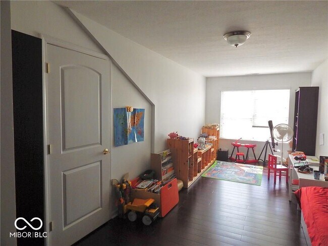 Building Photo - 1350 Hamilton Dr