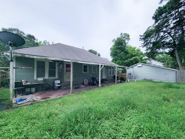 Building Photo - 508 W Lang St