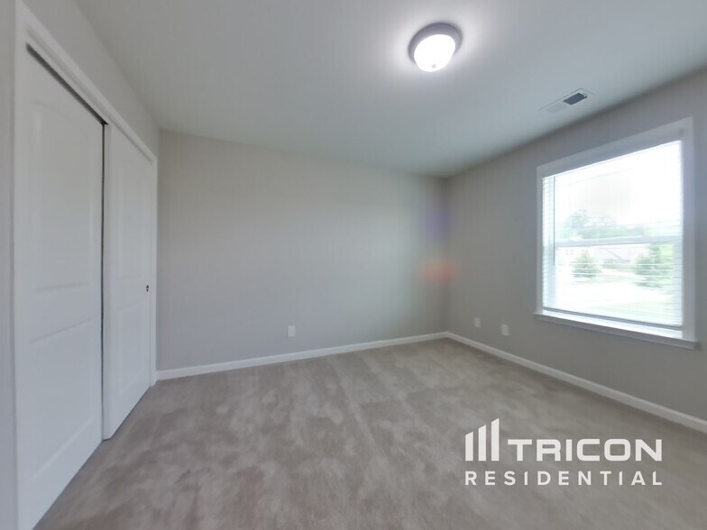 Building Photo - 15241 Red Canoe Way