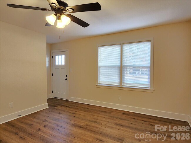 Building Photo - 315 Hamilton Dr NE