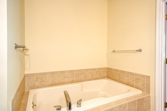 Building Photo - 89 Buttercup Ln