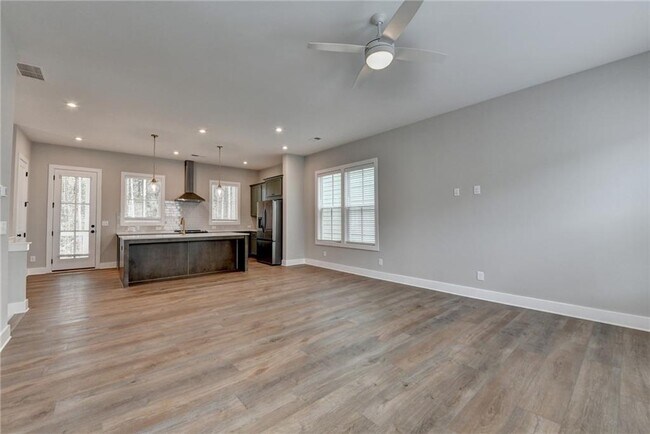 Building Photo - 106 Pinecone Pkwy