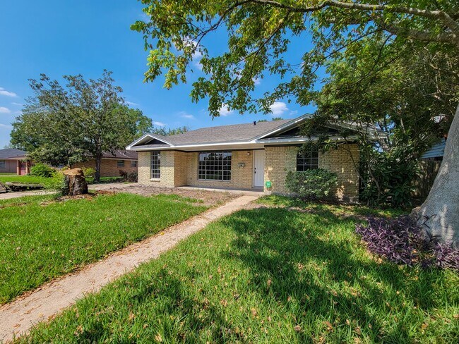 Building Photo - 3919 Hickok Ln