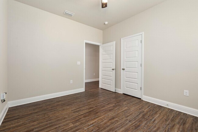 Building Photo - 9376 Swan Point Rd