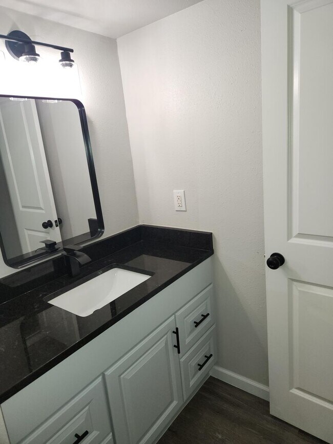Building Photo - NOW LEASING 2 BEDROOM