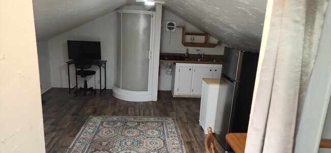 Building Photo - 110 Betsy Ross Pl