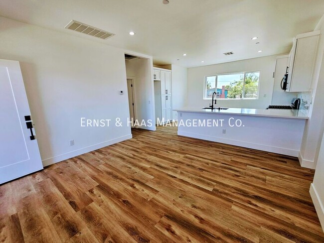 Building Photo - 5016 N Bentree Cir