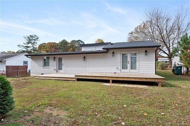Building Photo - 3258 Highland Dr SE