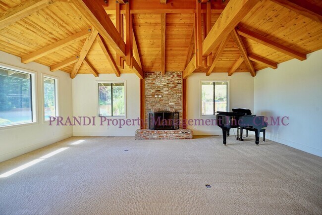 Building Photo - Spacious Glenwood Oasis with Acre of Land!