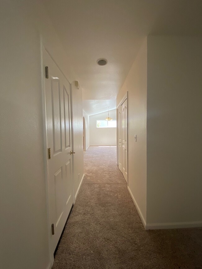 Building Photo - 331 Vistamont Dr