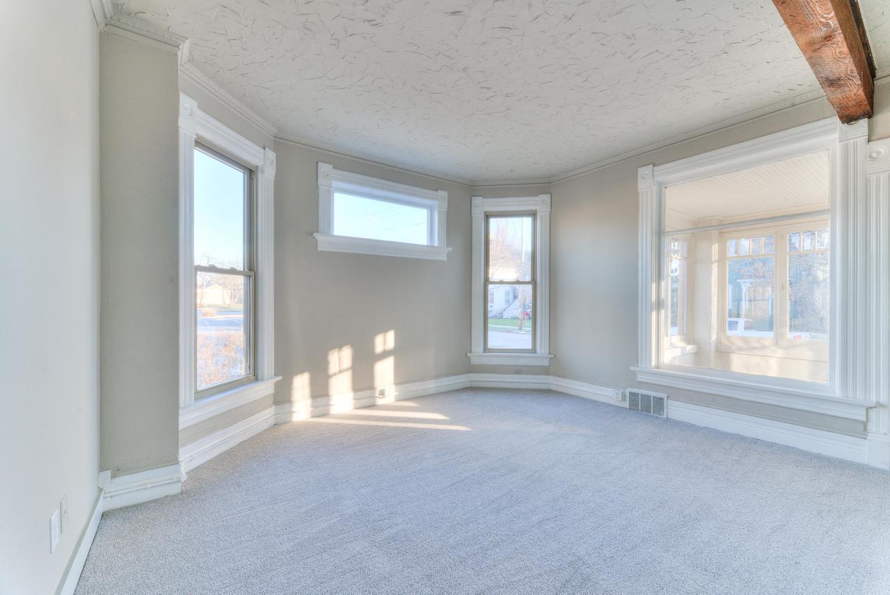Building Photo - 430 W Park Ave
