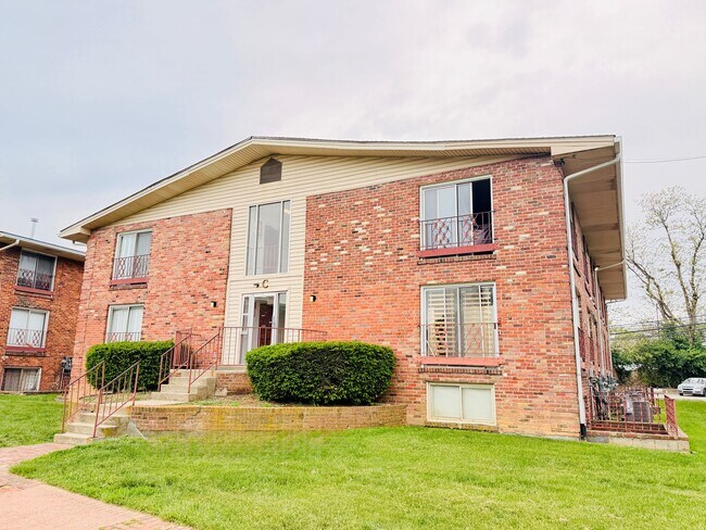 Building Photo - 1 Bedroom, 1 Bathroom close to public transportation in the Heart of Lexington
