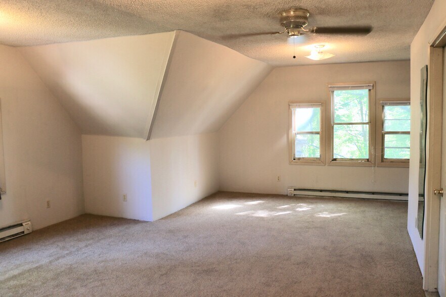 Upper Bonus Room - 121 Grove St