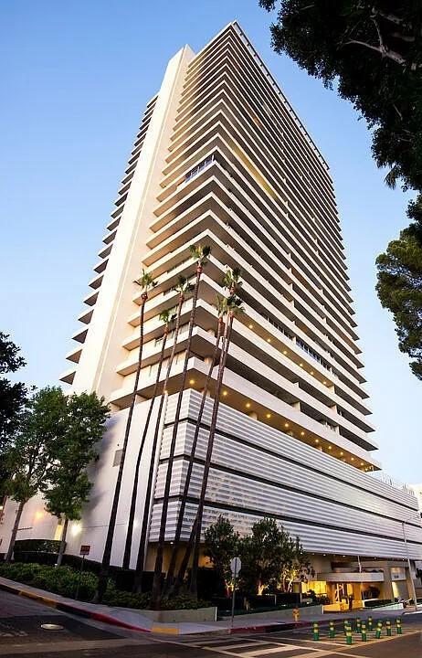 Building Photo - 9255 Doheny Rd