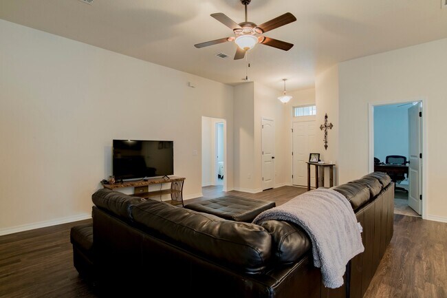 Building Photo - Beautiful 4 bedroom home in Pace