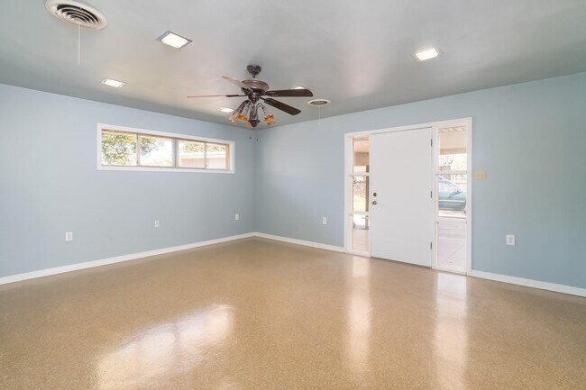 Building Photo - 1706 Colby Dr
