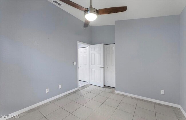 Building Photo - 1749 Royal Cir