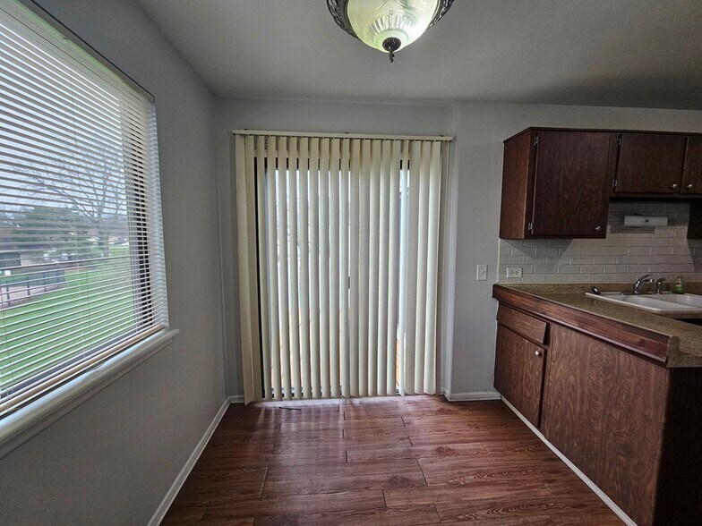 Building Photo - 573 Greystone Ln