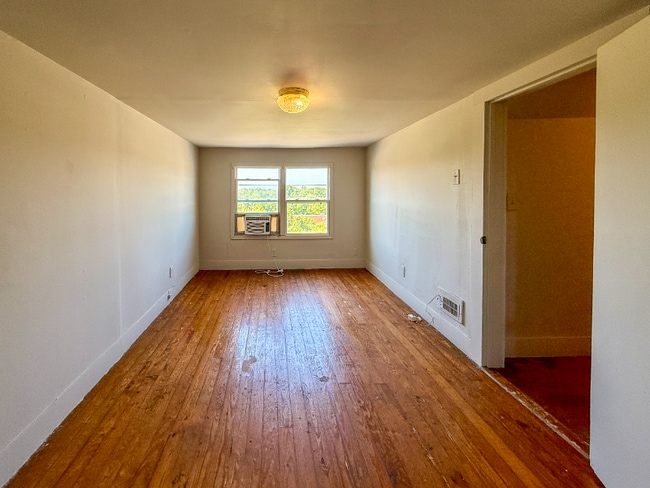 Building Photo - 301 Ragland St