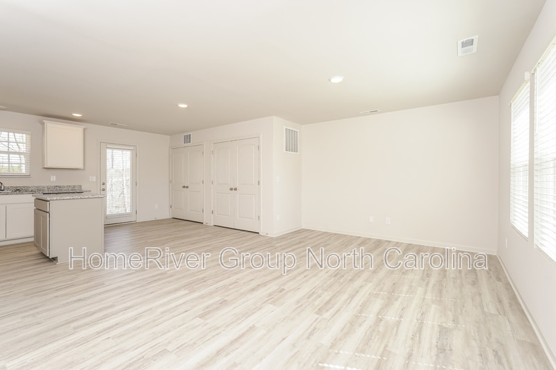 Building Photo - 2808 Carrollwood Dr