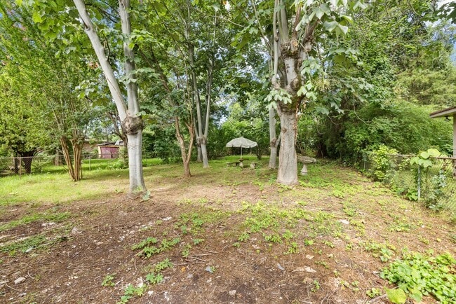 Building Photo - Spacious beautiful 4-bedroom 2.5 bath home