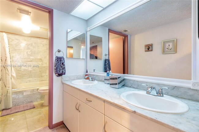 Building Photo - 9341 Collins Ave