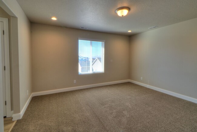 Building Photo - Beautiful new build in Spanish Fork