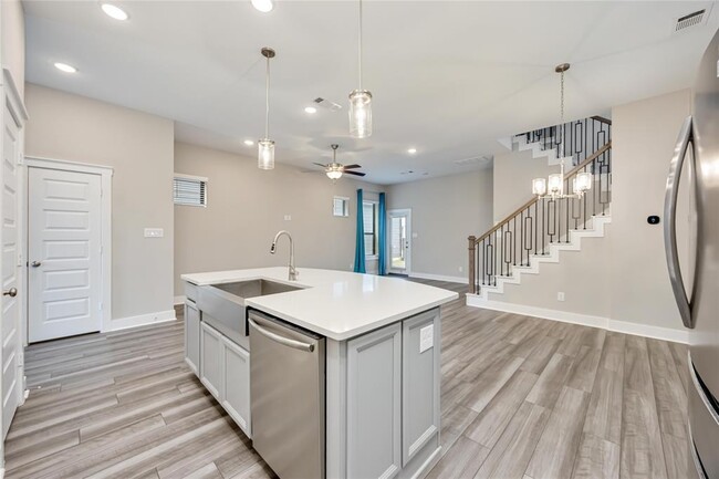 Building Photo - 18523 Parkland Row Dr