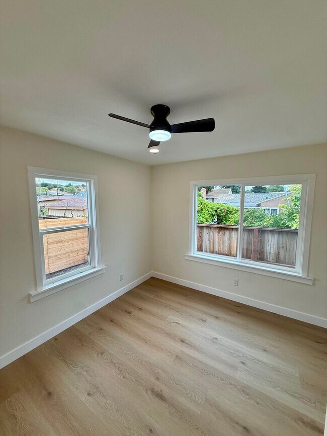 Building Photo - Completely Remodeled Single Family House!