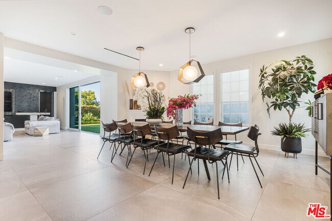 Building Photo - 3880 Prado del Trigo